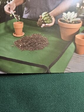 Green Plant Repotting Mat - Waterproof